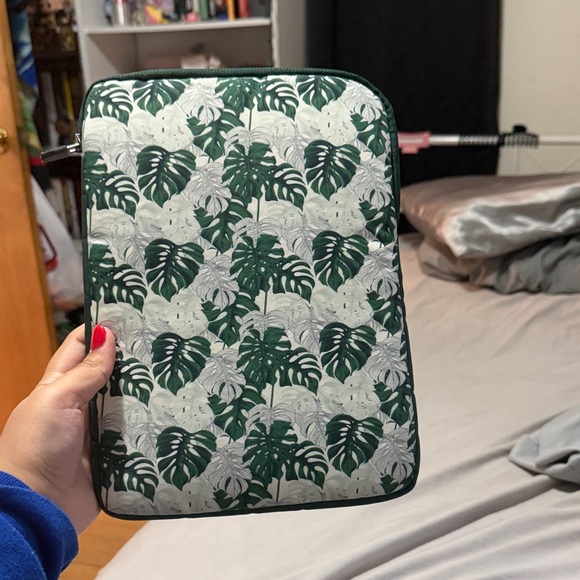 Other - Green and White Leaf Print book sleeve